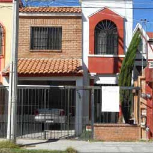 Se vende casa en el Fracc. Casa Blanca calle: Vivero de la Loma