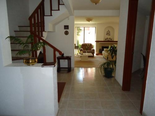  RENTA O VENTA  CASA EN CONDOMINIO A 2 CUADRAS DE GALERIAS METEPEC