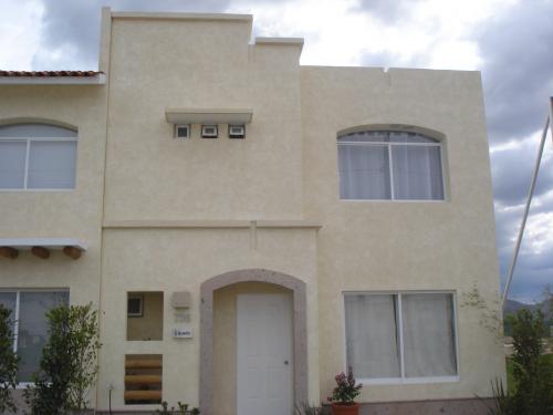 SE VENDE CASA EN LAS MORAS