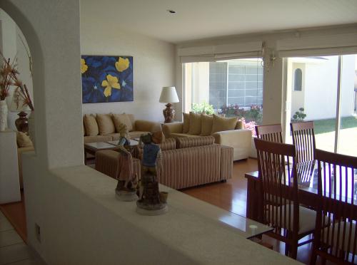 HERMOSA RESIDENCIA EN ZONA ZAVALETA