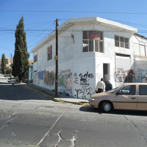 SE VENDE CASA EN ESQUINA (PUEDE USARSE COMO LOCAL COMERCIAL)