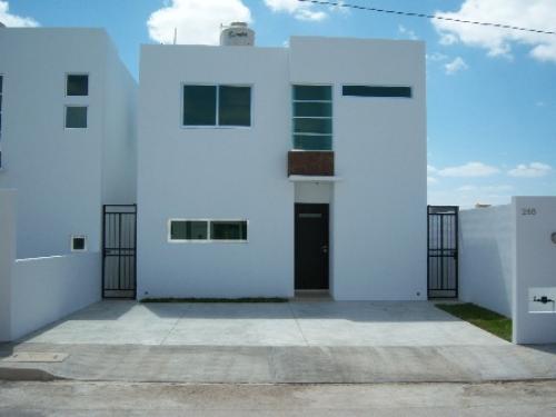 SE VENDE 3 CASAS EN LEANDRO VALLE, CERCA DE MACROPLAZA