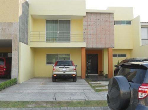 SE VENDE CASA EN PERFECTAS CONDICIONES 