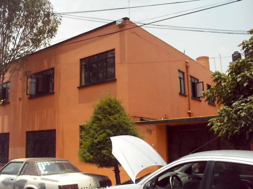 AMPLIA CASA EN AZCAPOTZALCO