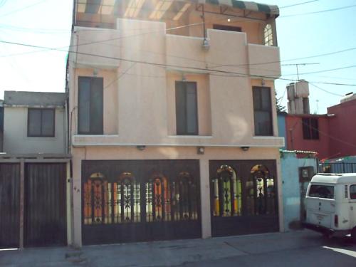 AMPLIA CASA EN DOS PREDIOS