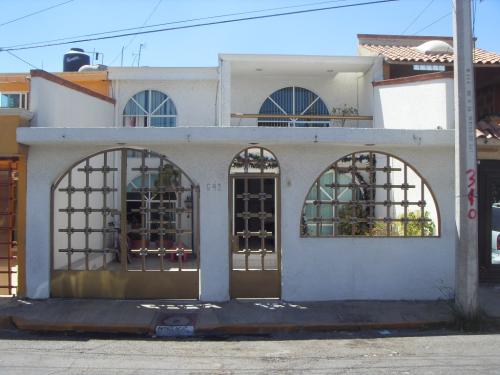 VILLA DE LAS FLORES COACALCO, CASA SOLA EN VENTA.