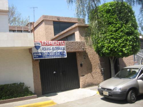 RENTO EN CALLE CERRADA CASA EN HISTORIADORES SATÉLITE