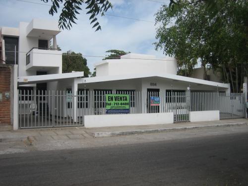 CASA DE 1 PLANTA CON DEPTO INDEPENDIENTE EN COL. LAS QUINTAS, CULIACAN, SINALOA