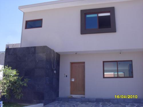 Hermosa casa en la cima 