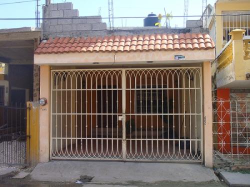 Se venda casa céntrica. Magnífica ubicación.