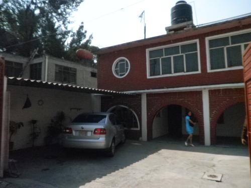 Amplisima, 3 autos, junto a Lindavista; Precio de Remate.