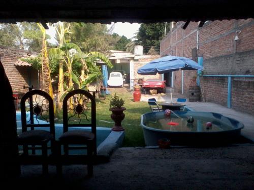 CON ALBERCA PROPIA FRENTE AL AEROPUERTO DE GUADALAJARA  (OFREZCA)