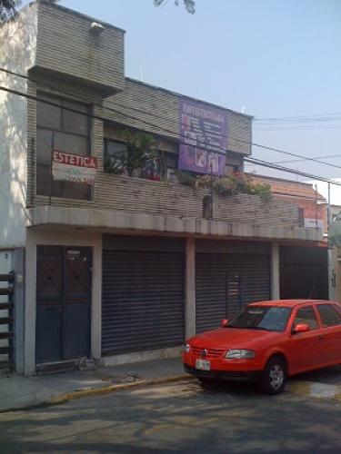 se renta el segundo piso en una casa sola frente al toreo