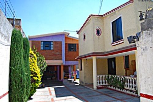 Finca col. Villa Hogar, casa principal y dos deptos independientes