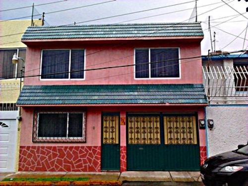 Maravillosa casa de 4 recámaras en Bosques de Colón