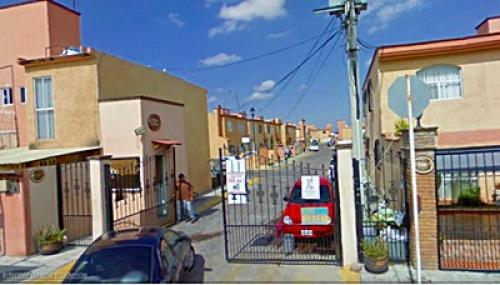 En Paseos del Valle, casa con ampliaciones en en Privada