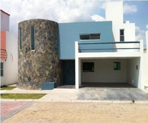 VENDO O RENTO CASA RESIDENCIAL HERMOSA EN EL PEDREGAL LA CALERA