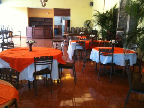 Se renta restaurante equipado con permiso por libramiento de Morelia