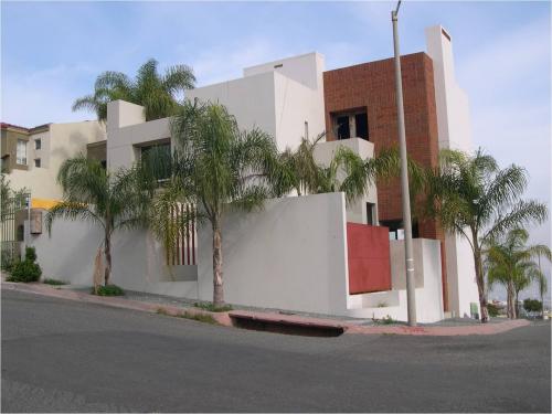 NUEVA Y LUJOSA RESIDENCIA 650 M2. HACIENDA AGUACALIENTE.