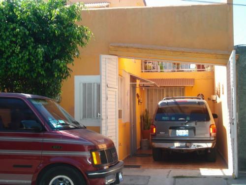 QUERETARO.- FRACC. EL SOL, A 5 MINT. DE PLAZA SENDERO