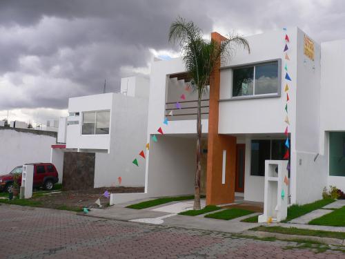 VENDO CASA NUEVA EN FRACCIONAMIENTO RESIDENCIAL