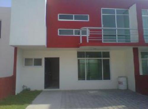 vendo casa residencial atras de Universidad Anahuac, excelente precio