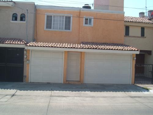 BONITA CASA EN REMATE CERCA DE LA CIUDADELA EN ZAPOPAN