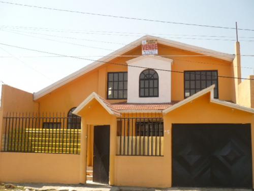 BONITA CASA EN HEROES 5 DE MAYO TOLUCA