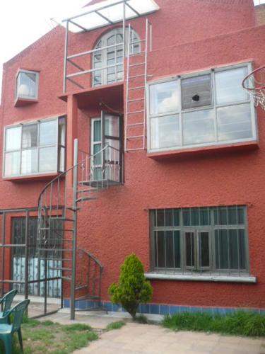 CASA MUY AMPLIA EN CACALOMACAN TOLUCA