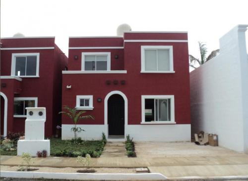 CASA AMPLIA DE 3 HABITACIONES Y 3 BAÑOS COMPLETOS