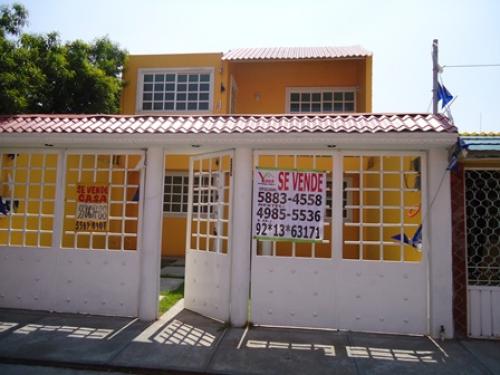 CASA DE 2 NIVELES VILLA DE LAS FLORES