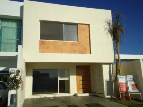 HERMOSA CASA EN CONDOMINIO RUSCELLO