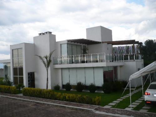 RESIDENCIA EN METEPEC 4 RECAMARAS Y 4 BAÑOS
