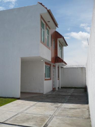 RENTO CASA EN METEPEC