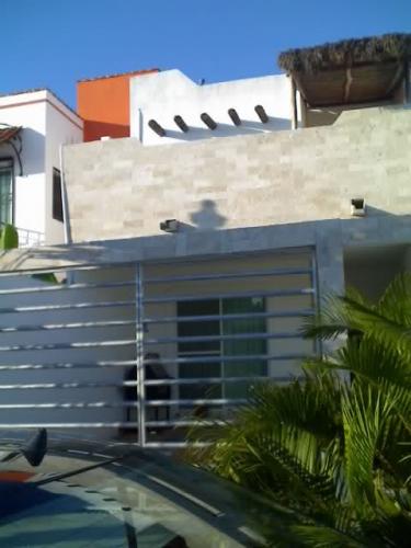 !!!DEJA DE PAGAR RENTA !!! TE CAMBIO MI CASA POR TU AUTO O TE LO TOMO COMO ENGANCHE 