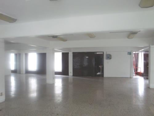EXCELENTE PISO PARA OFICINAS MUY BIEN UBICADO CERCA METRO CUATRO CAMINOS
