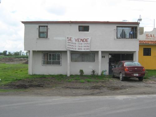 AMPLIA CASA POR AEROPUERTO TOLUCA