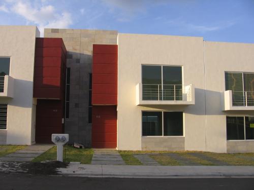 FRESNOS TRES MARIAS, PRIVADAS CON PUERTA ELECTRICA