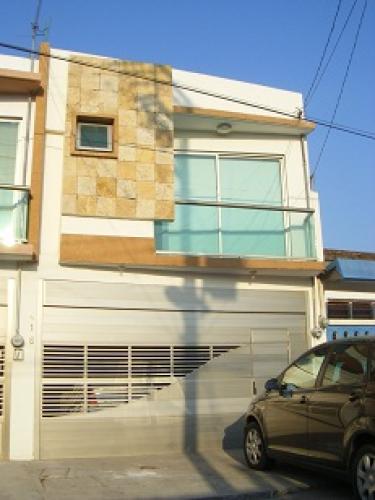 Casa Seminueva, Con Excelentes Acabados Y Muy Buen Precio