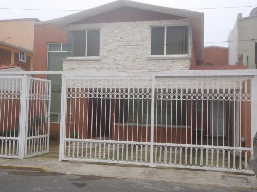 CASA EN RENTA EN CASA BLANCA
