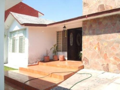 HERMOSA CASA EN FRACC. BRISAS, TEMIXCO, MOR.