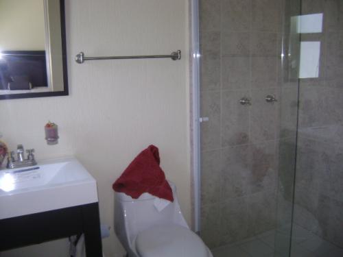 Preciosa casa Fracc. Privado por Walmart