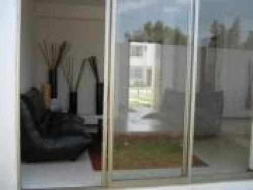 Preciosa casa por CU