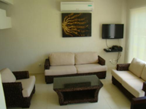 VILLA EN BOULEVARD DE LAS NACIONES