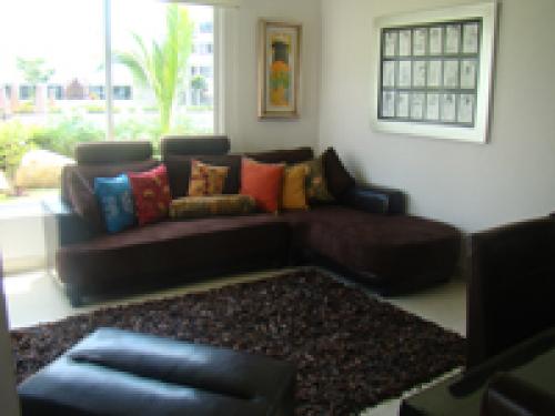 PRECIOSA VILLA CON LAGO