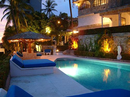 CASA CON 8 RECÁMARAS