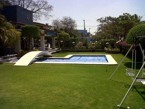 magnifica casa en oaxtepec,con alberca ,fronton y amplio jardin