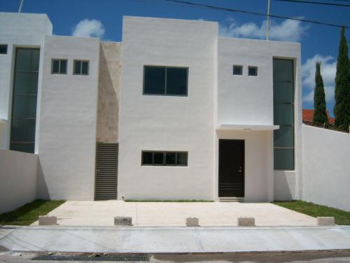 4 HERMOSAS CASAS EN PREVENTA UBICADAS EN EL FRACC. EL ROSARIO