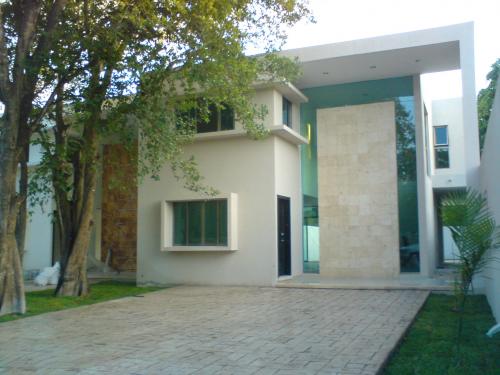 Residencia con alberca a 200m del Paseo de Montejo Unica!