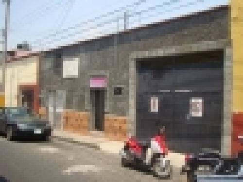 CASA  CON DOS LOCALES PARA RENTAR EN  EL CENTRO DE ATLXICO PUEBLA 